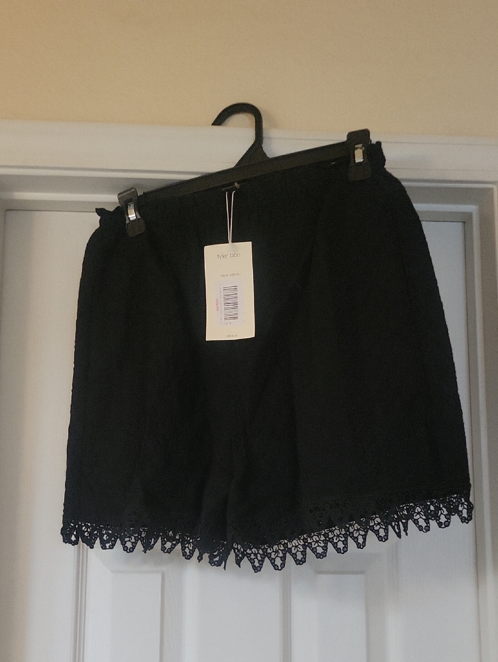 Tyler Boe Women's Black Lace-Trim Shorts